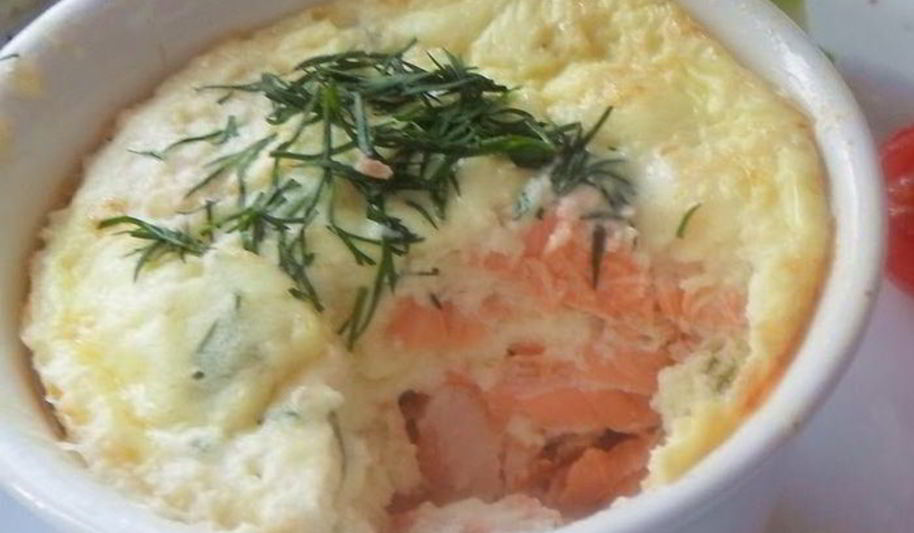 Рецепт нежнейшего суфле из форели с творожно-яичной заливкой