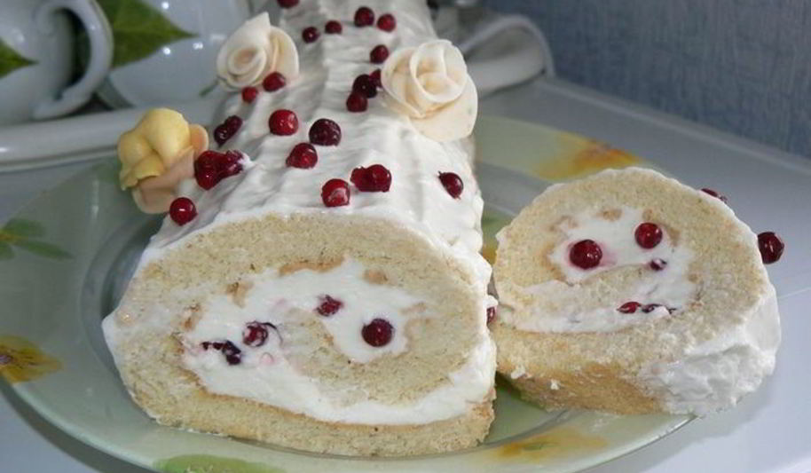 Рецепт рулета с суфле и брусникой