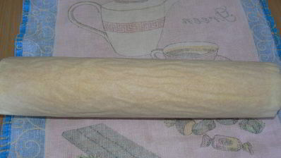 рулет с суфле и брусникой