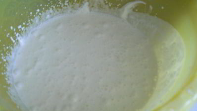 рулет с суфле и брусникой