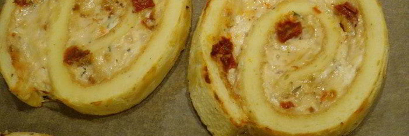 Рулет-суфле с пармезаном и вялеными томатами