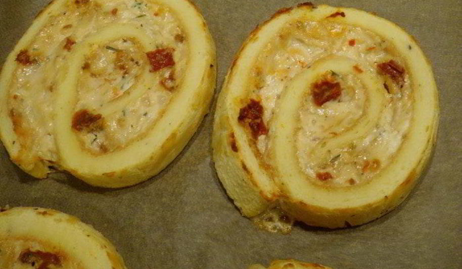 Рецепт рулета-суфле с пармезаном и вялеными томатами