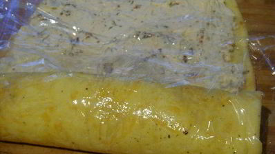 рулет-суфле с пармезаном и вялеными томатами