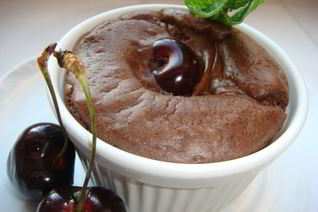 Шоколадное суфле запеченное с пьяной вишней