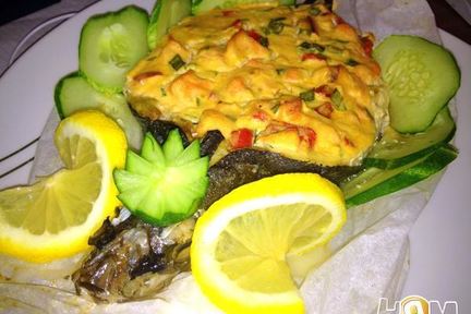 Сибас с творожно-сырным суфле и семгой