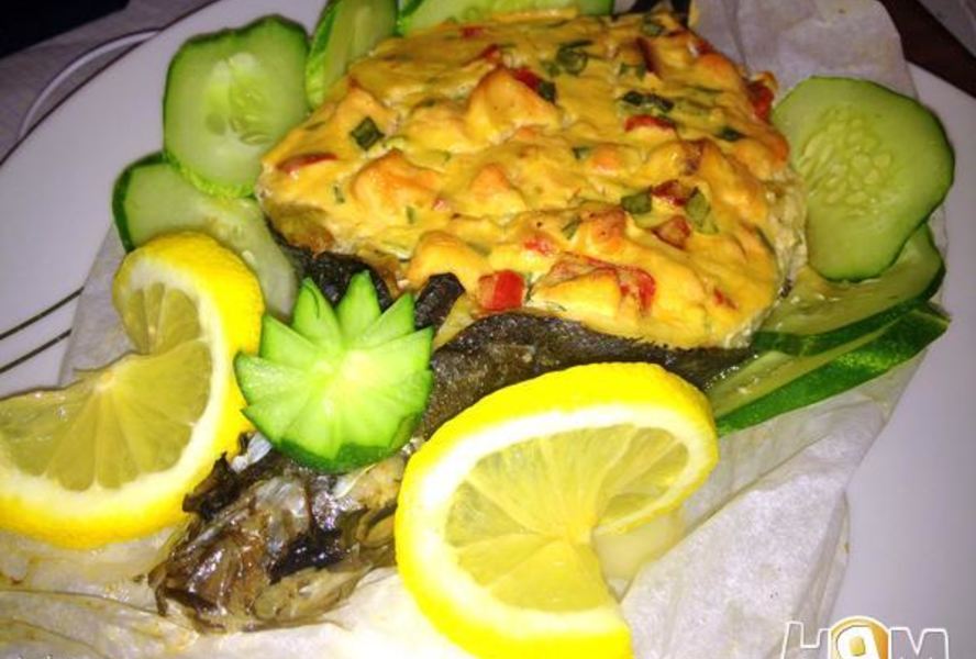 Сибас с творожно-сырным суфле и семгой