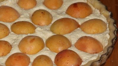 сладкий киш с творожным суфле и абрикосами