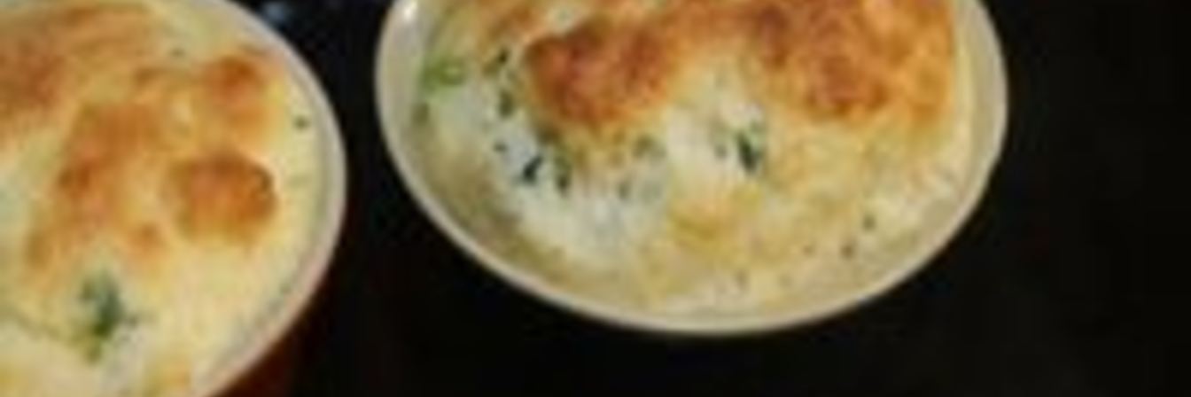 Сливочное суфле с зеленым луком и тимьяном