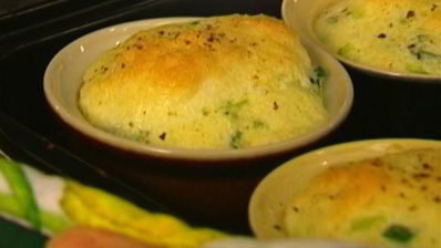 сливочное суфле с зеленым луком и тимьяном