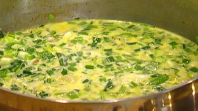 сливочное суфле с зеленым луком и тимьяном