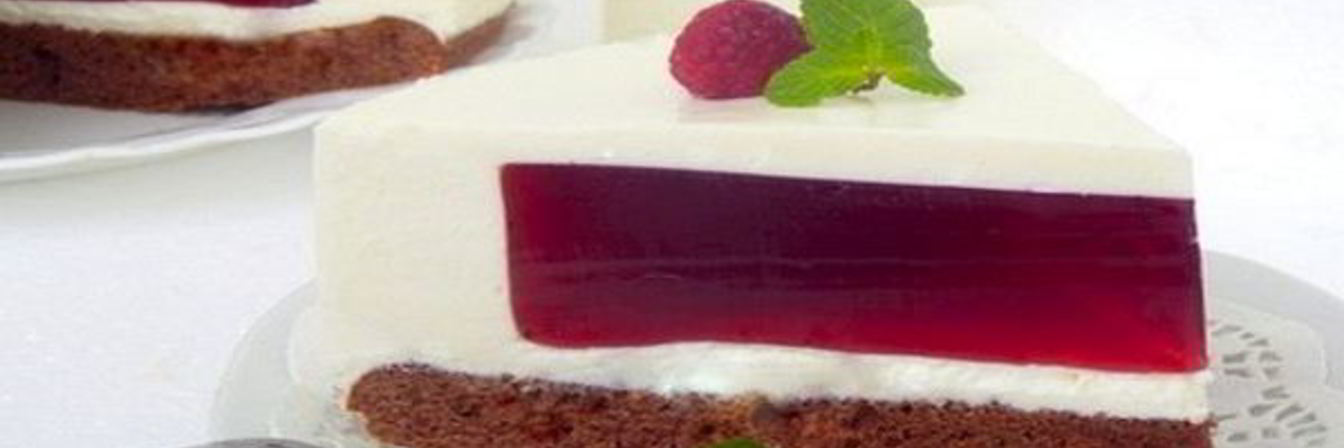 Сливочный торт-суфле с малиной