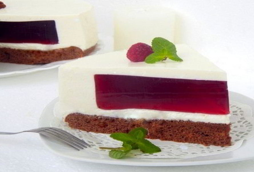 Сливочный торт-суфле с малиной