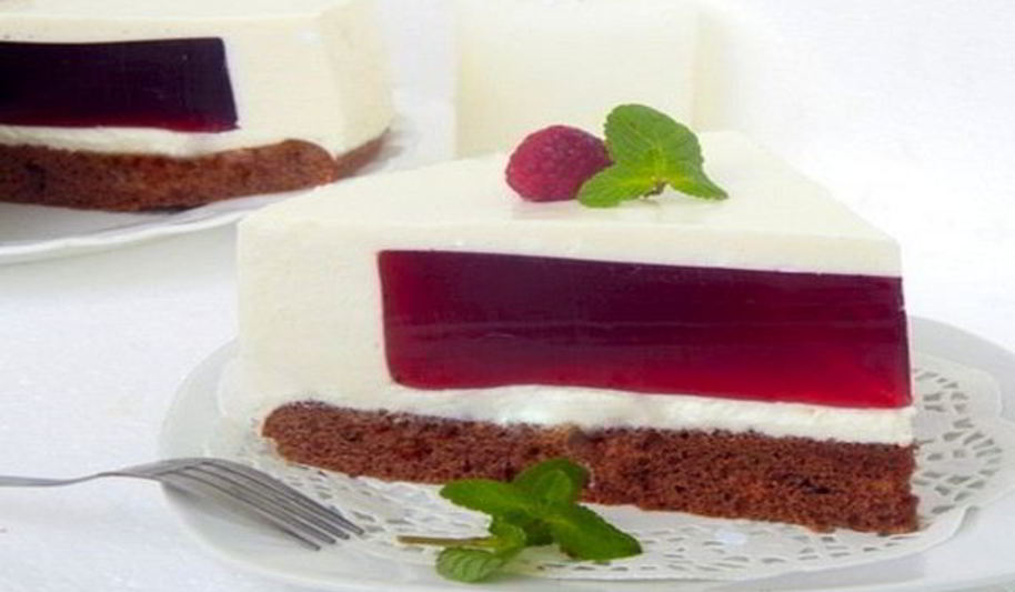 Рецепт сливочного торта-суфле с малиной