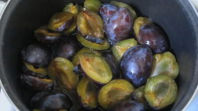 суфле из слив со сгущенным молоком