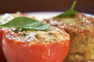 Суфле из трески с медово-горчичным соусом и запеченными помидорами