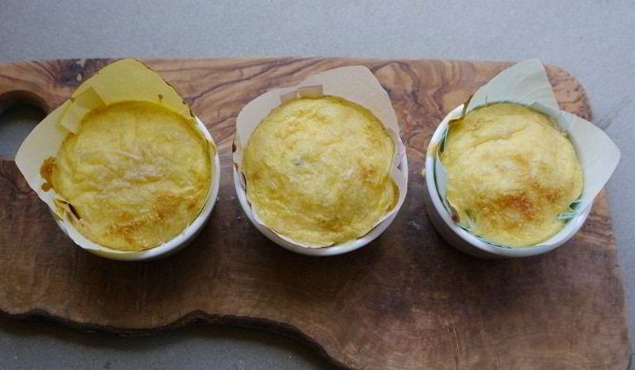 Рецепт суфле с горошком, грюйером и розовым перцем