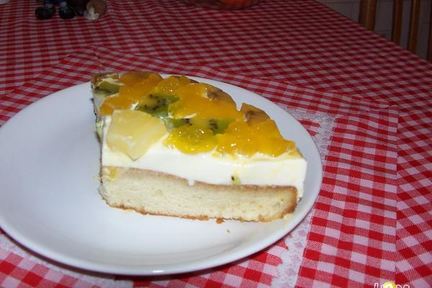 Торт-желе со сливочным суфле и фруктами