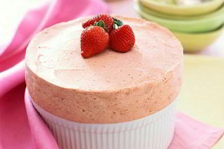 Воздушное суфле с ягодами и ванилью