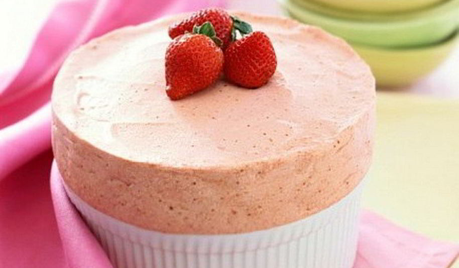 Рецепт воздушного суфле с ягодами и ванилью