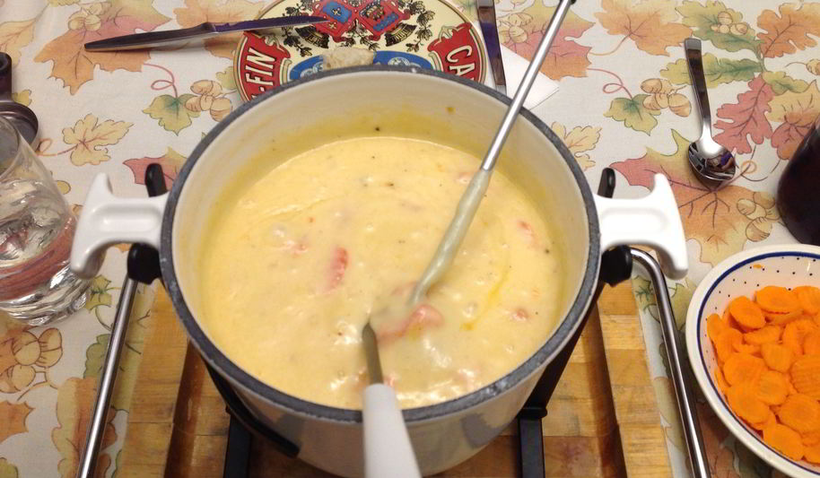 Рецепт сырного фондю с помидорами