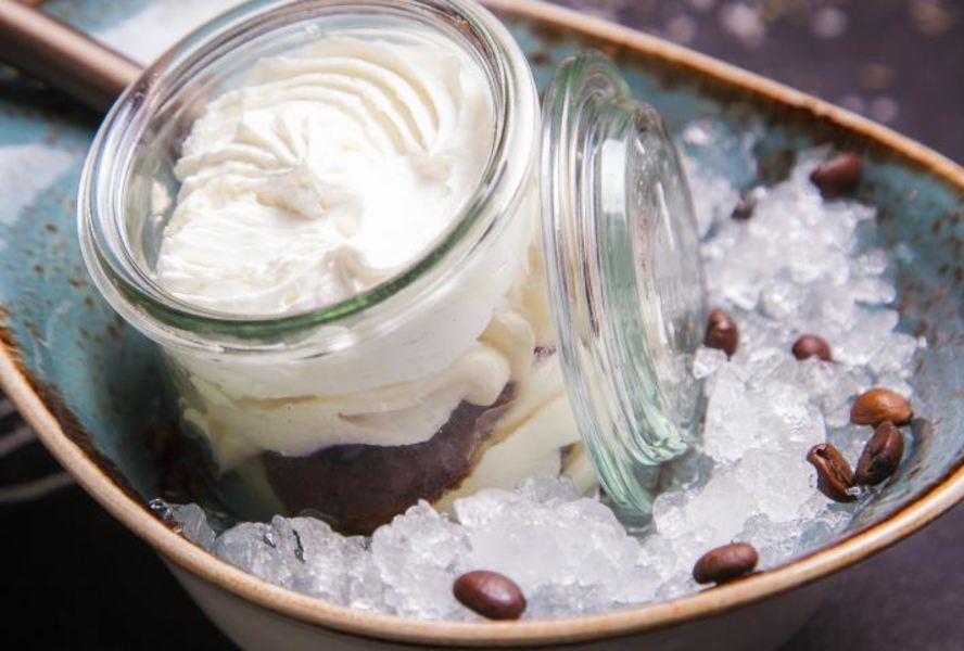 Овсяное тирамису с черничным джемом