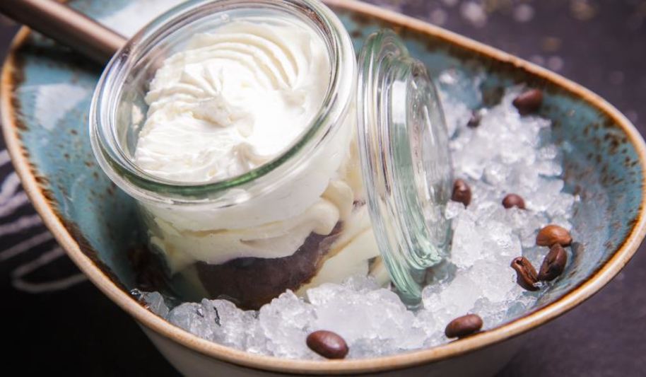 Рецепт овсяного тирамису с черничным джемом