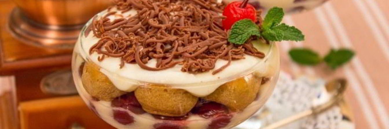 Порционное Тирамису с вишней и шоколадом