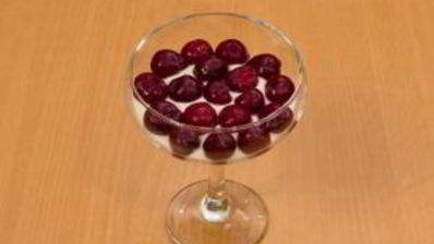 порционное тирамису с вишней и шоколадом