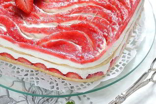 Торт-тирамису с клубникой и шампанским