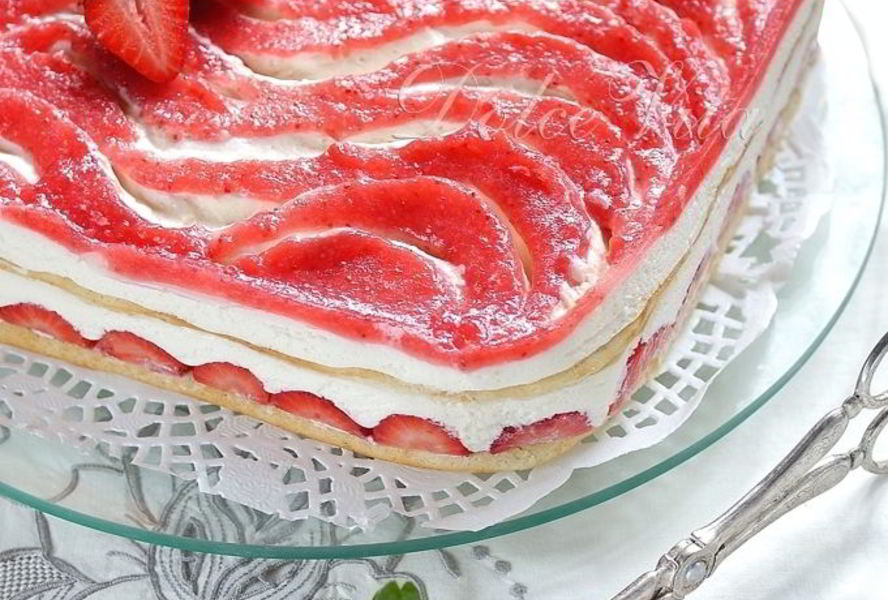 Торт-тирамису с клубникой и шампанским