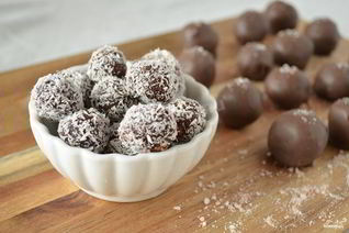 Трюфели из горького и молочного шоколада