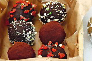 Трюфели с вяленой вишней