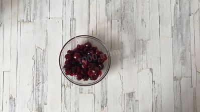 вишневый крамбл с миндалем