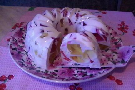 Вкусный десерт из разноцветного желе