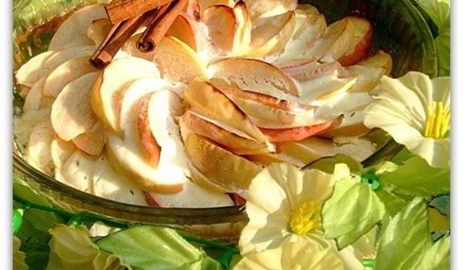 Рецепт яблочного десерта с медом и маскарпоне