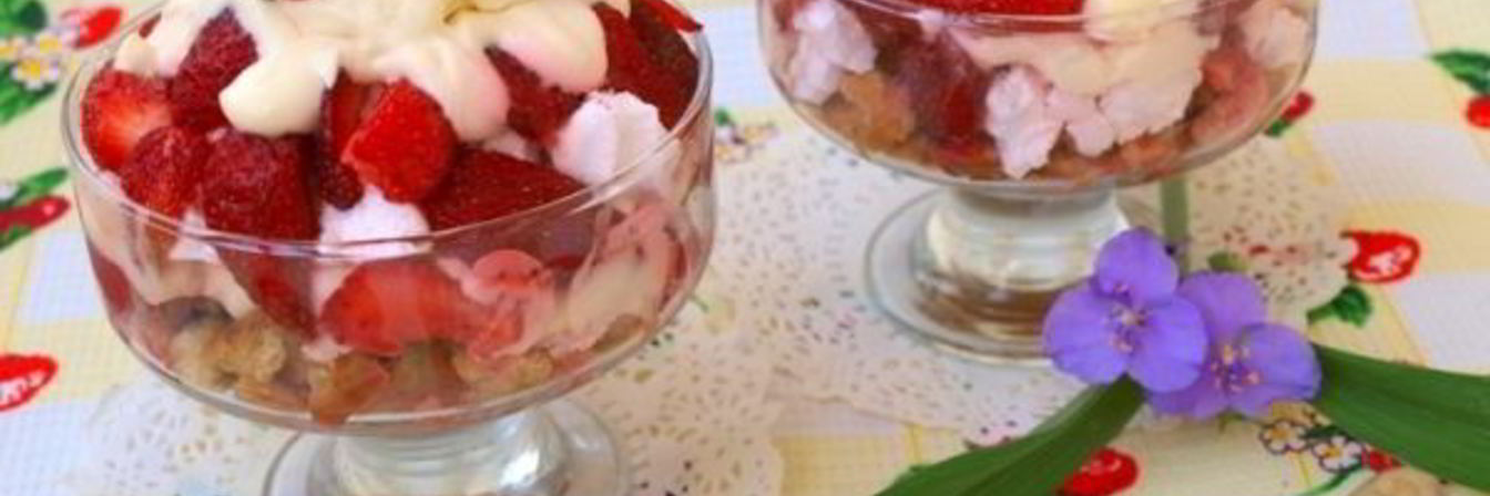 Клубничный десерт с зефиром