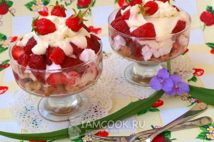 Клубничный десерт с зефиром