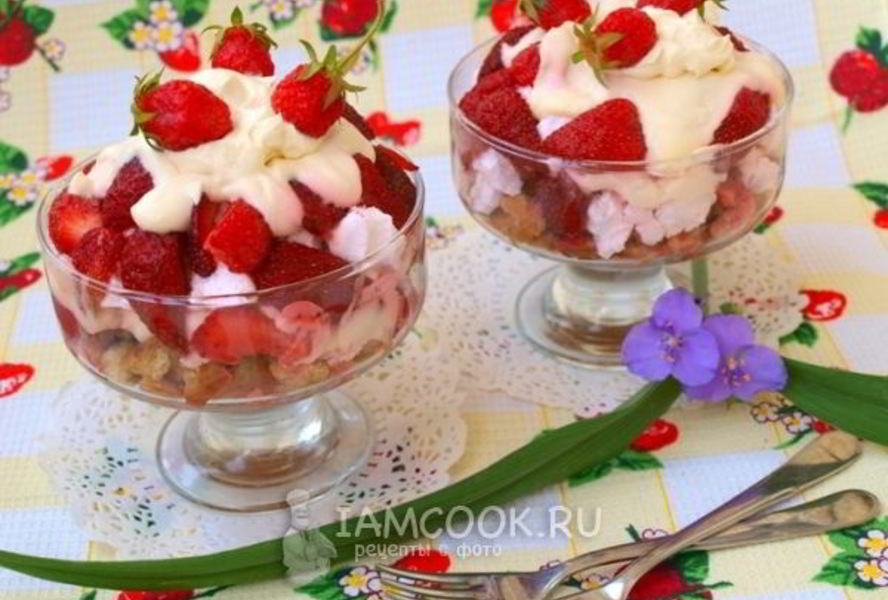 Клубничный десерт с зефиром