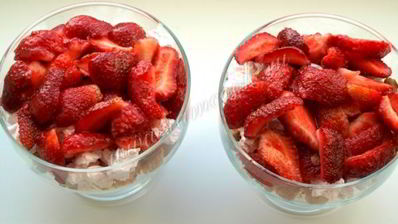 клубничный десерт с зефиром