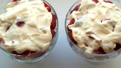 клубничный десерт с зефиром