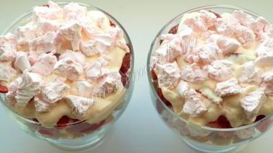 клубничный десерт с зефиром