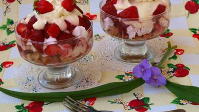 клубничный десерт с зефиром