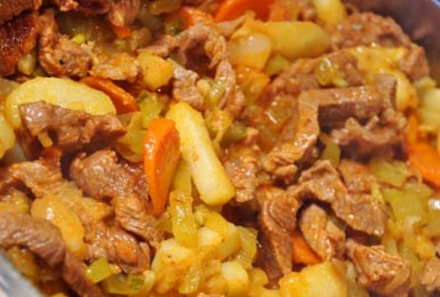 Азу из говядины по-татарски в мультиварке