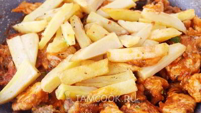 азу из индейки на сковороде