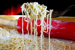 Домашняя лапша двух видов