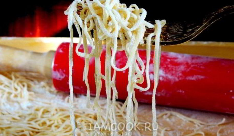 Рецепт домашней лапши двух видов