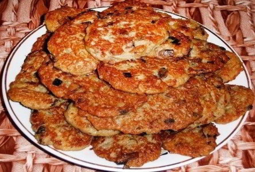 Деревенские драники с луком и грибами