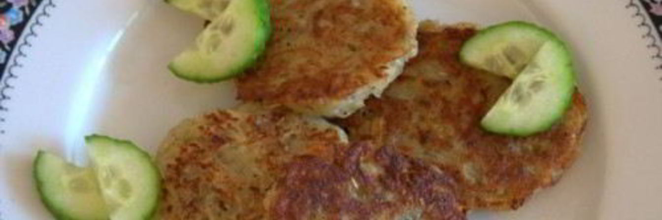 Драники из картофеля и лука с розмарином