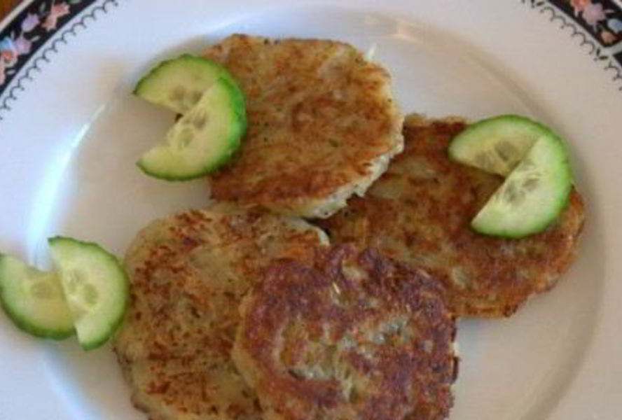 Драники из картофеля и лука с розмарином