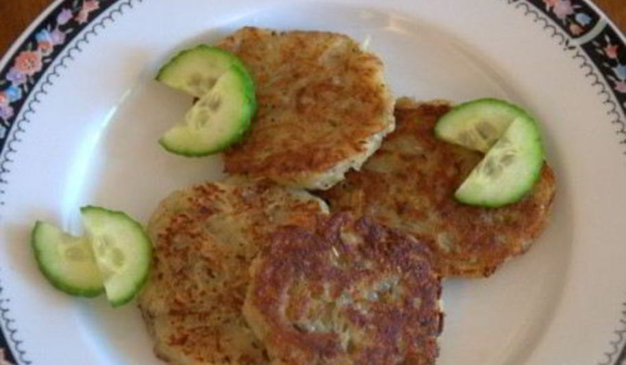 Рецепт драников из картофеля и лука с розмарином